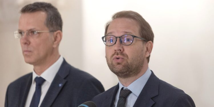 dominic-fritz:-masurile-sunt-dureroase-pentru-clasa-politica,-pentru-privilegiati