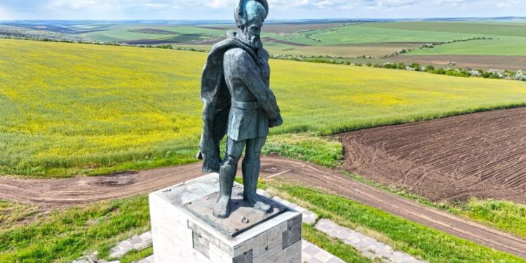 peste-un-milion-de-euro-pentru-restaurarea-celei-mai-mari-statui-din-judetul-galati