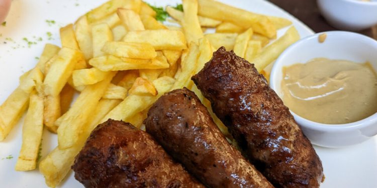 incepand-de-maine-(1-august-2025),-iesirile-la-restaurant-vor-deveni-mai-scumpe