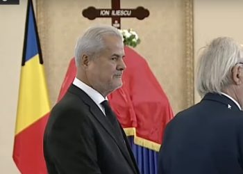 fostul-premier-adrian-nastase-a-ajuns-la-catafalcul-lui-ion-iliescu