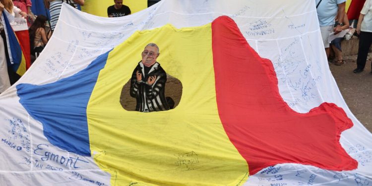 protest-in-piata-universitatii-fata-de-decretarea-zilei-de-doliu-national-pentru-ion-iliescu