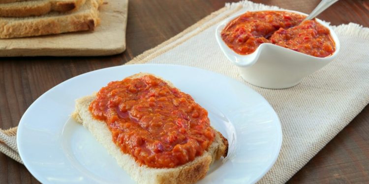 zacusca:-o-reteta-veche-de-100-de-ani-pe-care-trebuie-sa-o-incerci