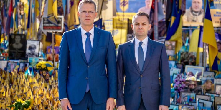 membri-ai-guvernului-romaniei,-alaturi-de-poporul-ucrainean-de-ziua-independentei-ucrainei