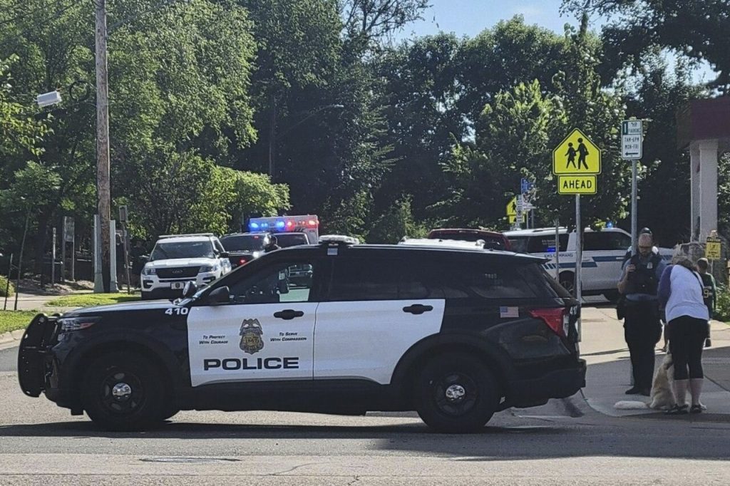 atac-armat-intr-o-scoala-din-sua-soldat-cu-victime-multiple-/autorul-s-a-sinucis