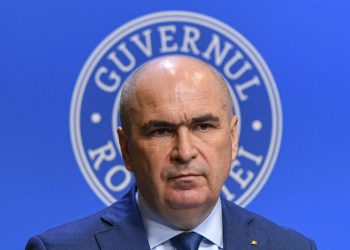 bolojan-explica-de-ce-guvernul-amana-interdictia-cumulului-pensiei-cu-salariul