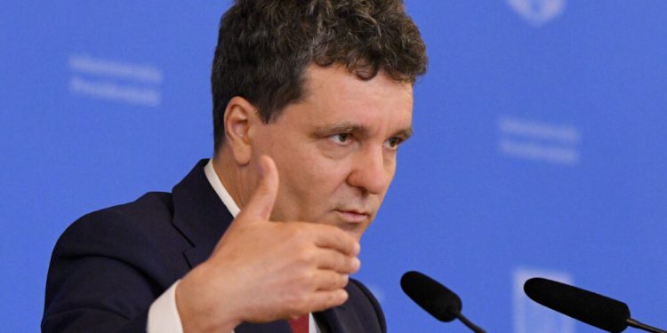 nicusor-dan-recunoaste-posibile-erori-in-pachetul-fiscal:-vor-fi-corectate-din-2027