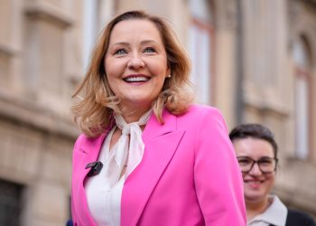 elena-lasconi-catre-bolojan:-masurile-de-austeritate-pot-duce-romania-la-dictatura