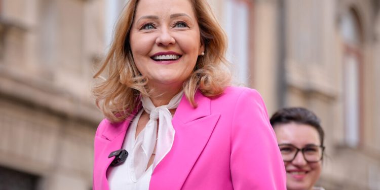 elena-lasconi-catre-bolojan:-masurile-de-austeritate-pot-duce-romania-la-dictatura