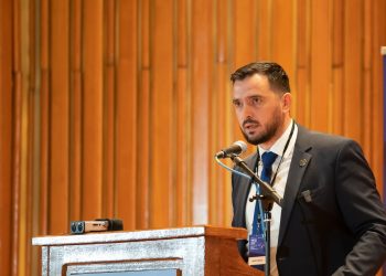 mihai-enache-(aur):-romania-nu-poate-fi-condusa-prin-angajari-de-raspundere-la-foc-automat