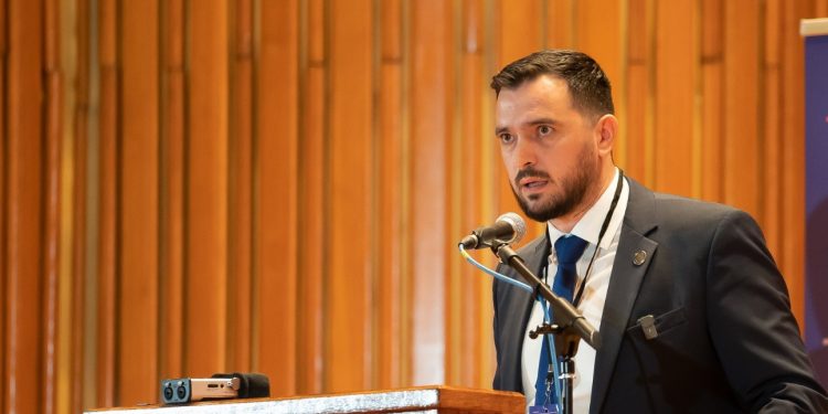 mihai-enache-(aur):-romania-nu-poate-fi-condusa-prin-angajari-de-raspundere-la-foc-automat