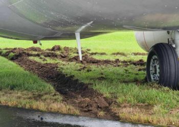 polonia:-un-avion-a-ratat-aterizarea-si-a-iesit-de-pe-pista-pe-aeroportul-din-cracovia