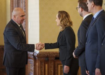 elena-lasconi-nu-l-ar-mai-nominaliza-premier-pe-ilie-bolojan:-a-lovit-in-oameni