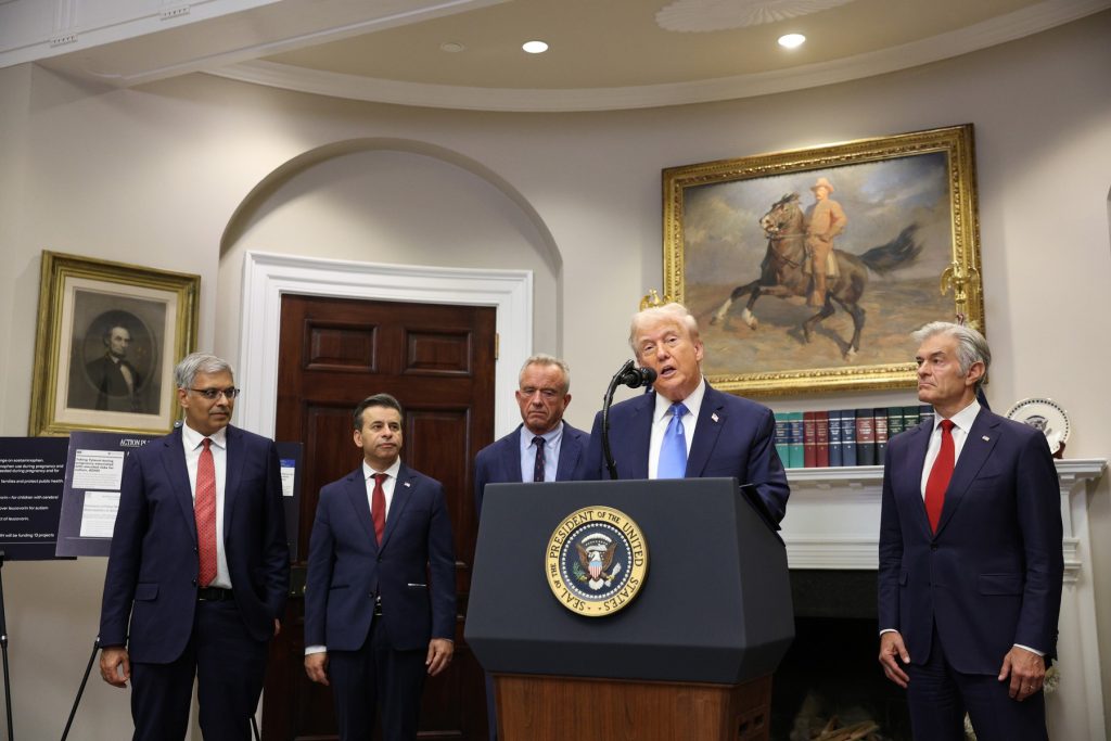 ce-propune-trump,-de-fapt,-pentru-tratatea-autismului:-o-forma-de-acid-folic-–-hotnews.ro