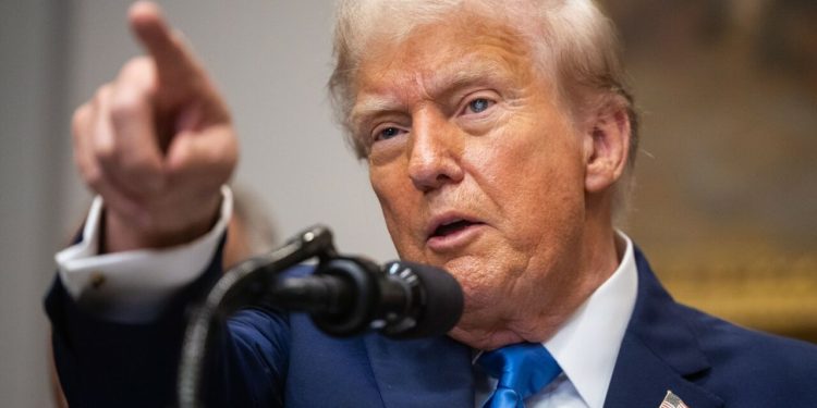 donald-trump-a-trimis-un-reporter-cnn-la-plimbare-si-i-a-refuzat-intrebarea:-tu-nu!-esti-fake-news!