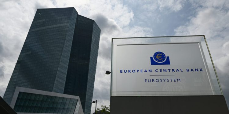 cetatenii,-atentionati-de-banca-europeana-sa-pastreze-sume-de-bani-in-numerar.-motivele-invocate