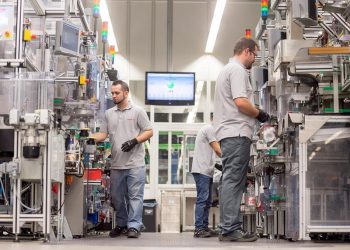 unul-dintre-cei-mai-mari-producatori-de-componente-auto-va-concedia-13000-de-angajati-–-hotnews.ro