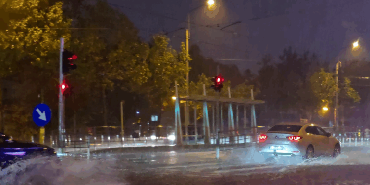 furtuna-din-bucuresti-a-facut-prapad.-pompierii-au-fost-solicitati-pentru-sute-de-interventii