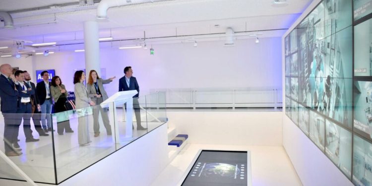 roxana-minzatu,-vicepresedinta-ce-a-inaugurat-primul-spatiu-de-formare-ultra-controlat-din-europa