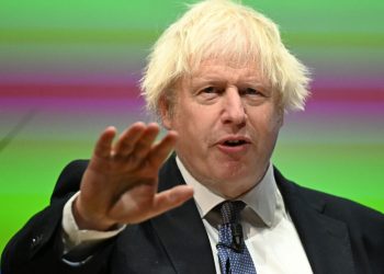 boris-johnson-isi-scrie-cartile-cu-ajutorul-chatgpt:-il-iubesc.-este-fantastic