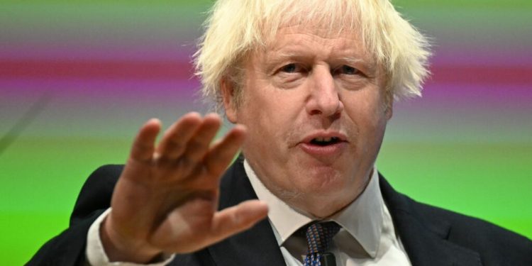 boris-johnson-isi-scrie-cartile-cu-ajutorul-chatgpt:-il-iubesc.-este-fantastic