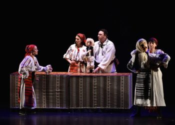 pupaza-din-tei-a-actorilor-craioveni,-in-zbor-spre-timisoara-–-gazeta-de-sud