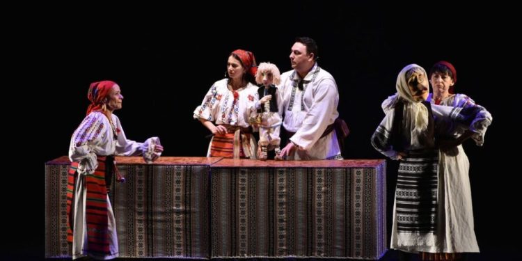 pupaza-din-tei-a-actorilor-craioveni,-in-zbor-spre-timisoara-–-gazeta-de-sud