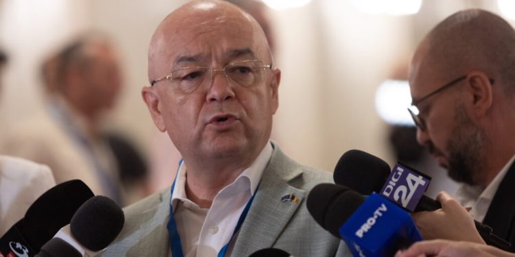 emil-boc-reactioneaza-in-urma-deciziei-ccr-privind-pensiile-magistratilor:-o-gaselnita-a-curtii