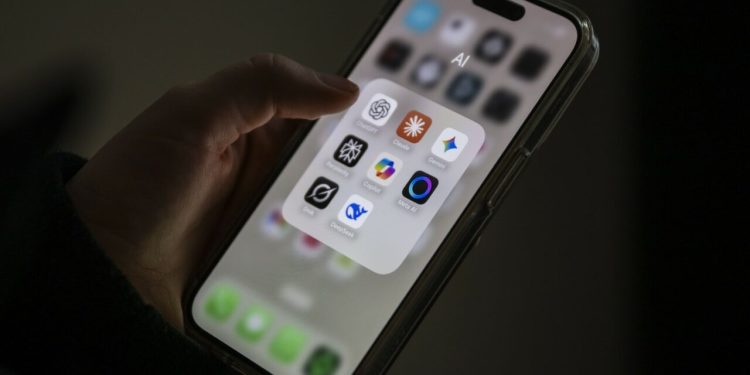 openai-dezvaluie-ca-peste-1-milion-de-oameni-vorbesc-saptamanal-cu-chatgpt-despre-sinucidere