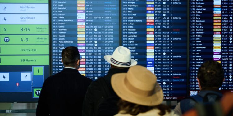 alerta-cu-drone-la-aeroportul-din-berlin.-zborurile-au-fost-suspendate-timp-de-doua-ore