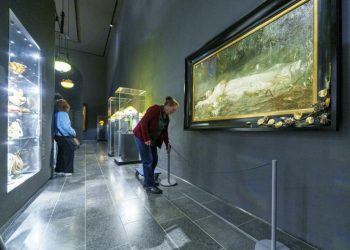 fanii-taylor-swift-invadeaza-un-muzeu-german-pentru-tabloul-care-a-inspirat-the-fate-of-ophelia”