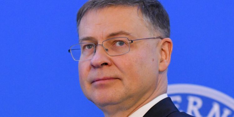 ue-ar-urma-sa-finanteze-ucraina-pana-la-aprobarea-planului-privind-activele-rusesti-inghetate