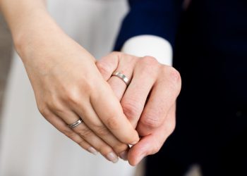 proiect-de-lege:-in-cazul-unui-divort,-sotia-isi-va-putea-pastra-numele-din-timpul-casatoriei