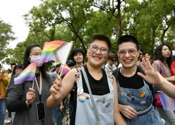 china-interzice-aplicatiile-gay-din-app-store