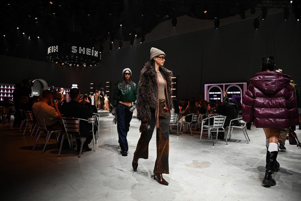 shein-si-temu,-luate-in-vizor-in-italia:-taxa-pe-coletele-ieftine-din-china-–-hotnews.ro