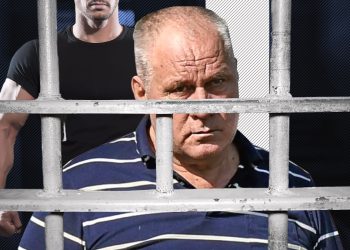 monstrul-de-la-caracal,-atacat-in-celula-de-batausul-cu-un-ochi-de-sticla