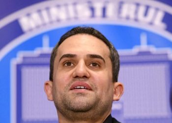 serban-in-fata-motiunii-aur:-romania-merge-inainte-pe-sine-moderne