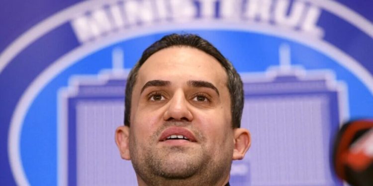 serban-in-fata-motiunii-aur:-romania-merge-inainte-pe-sine-moderne