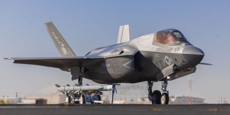 trump-a-anuntat-ca-sua-va-vinde-avioane-f-35-arabiei-saudite