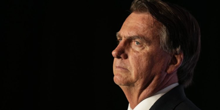 fostul-presedinte-brazilian-jair-bolsonaro,-retinut-preventiv-de-politia-federala
