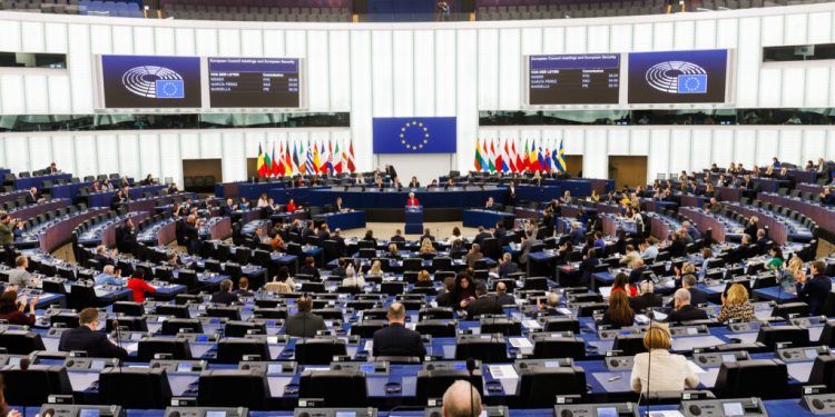 cazul-papusilor-sexuale-cu-infatisare-de-copil-pe-masa-parlamentului-european