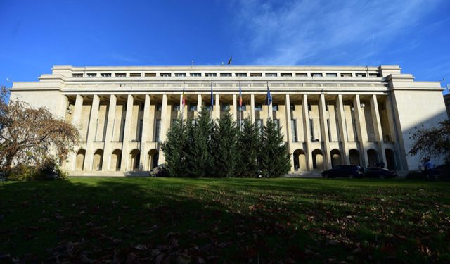 barometru:-rogobete-si-bogdan-ivan-au-cele-mai-mari-cresteri-de-vizibilitate-in-guvern