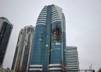 video-explozii-in-groznii-un-zgarie-nori,-mandria-ceceniei-lui-kadirov,-lovit-in-plin-de-un-atac-cu-drona-atribuit-ucrainei-/-cladirea,-aproape-de-locuinta-liderului-cecen-–-hotnews.ro