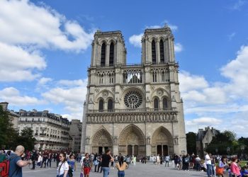 cartea-gigantica-de-piatra-/-catedrala-notre-dame-e-mai-vie-ca-niciodata-la-un-an-de-la-redeschidere