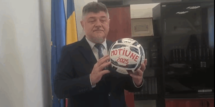 un-parlamentar-al-opozitiei-paseaza-„mingea-motiunii”-lui-sorin-grindeanu:-„da-ordin-parlamentarilor-psd-sa-voteze-motiunea-de-cenzura”