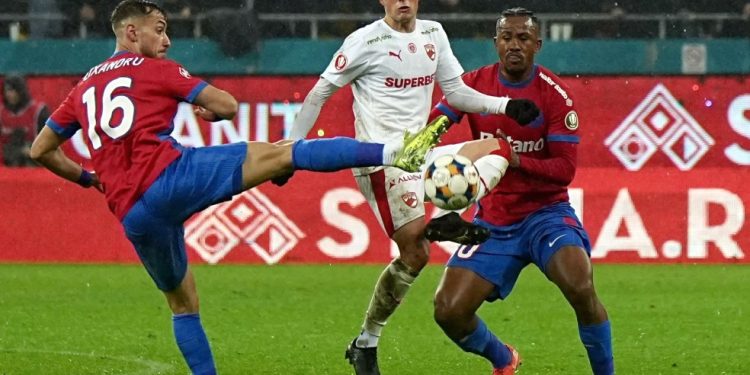 video+foto-fcsb,-la-un-pas-sa-piarda-si-returul-cu-dinamo!-cum-arata-clasamentul-dupa-derby-de-romania-–-hotnews.ro