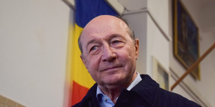 alegeri-bucuresti-traian-basescu:-am-venit-la-vot-ingrijorat-suntem-intr-o-dezbatere-publica-extrem-de-toxica-–-hotnews.ro
