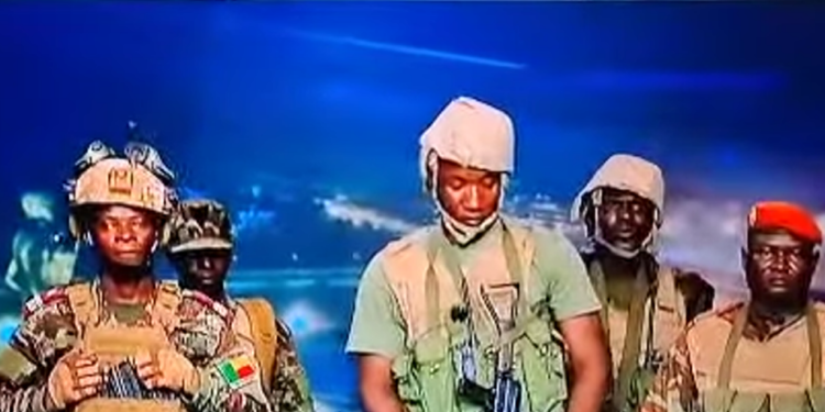 o-noua-lovitura-de-stat-un-grup-de-soldati-anunta-ca-a-preluat-controlul.-presedintele-spune-ca-armata-e-inca-cu-el