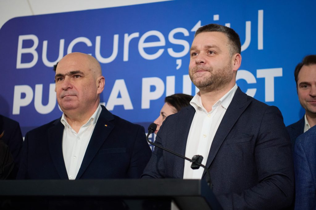primarul-capitalei-a-fost-ales,-iar-bucurestiul-i-a-contrasemnat-lui-bolojan-sa-opreasca-fanfara-si-sa-salveze-titanicul-–-hotnews.ro
