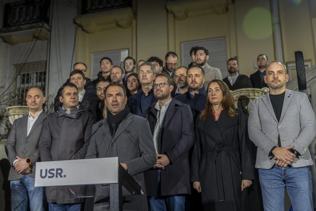 video-usr,-conferinta-dupa-infrangerea-lui-drula-dominic-fritz:-e-clar-ca-bazinul-reformism-a-votat-cu-ciucu,-dar-si-impotriva-candidatului-extremist-–-hotnews.ro