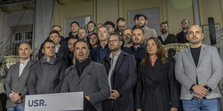 video-usr,-conferinta-dupa-infrangerea-lui-drula-dominic-fritz:-e-clar-ca-bazinul-reformism-a-votat-cu-ciucu,-dar-si-impotriva-candidatului-extremist-–-hotnews.ro